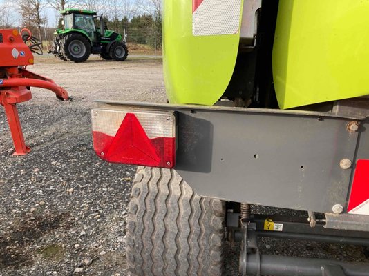 Presse à balles rondes Claas VARIANT 460 RF 