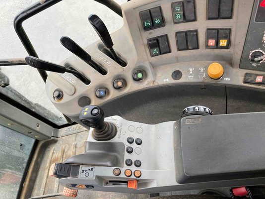 Tracteur agricole Claas ARION 630 CIS